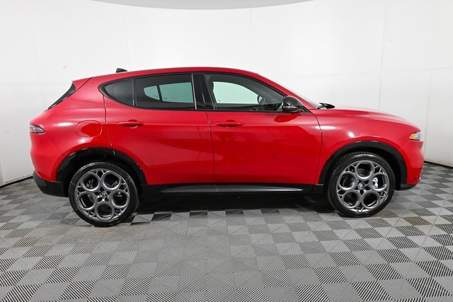 New 2025 Alfa Romeo Tonale w/ Premium Package image 27