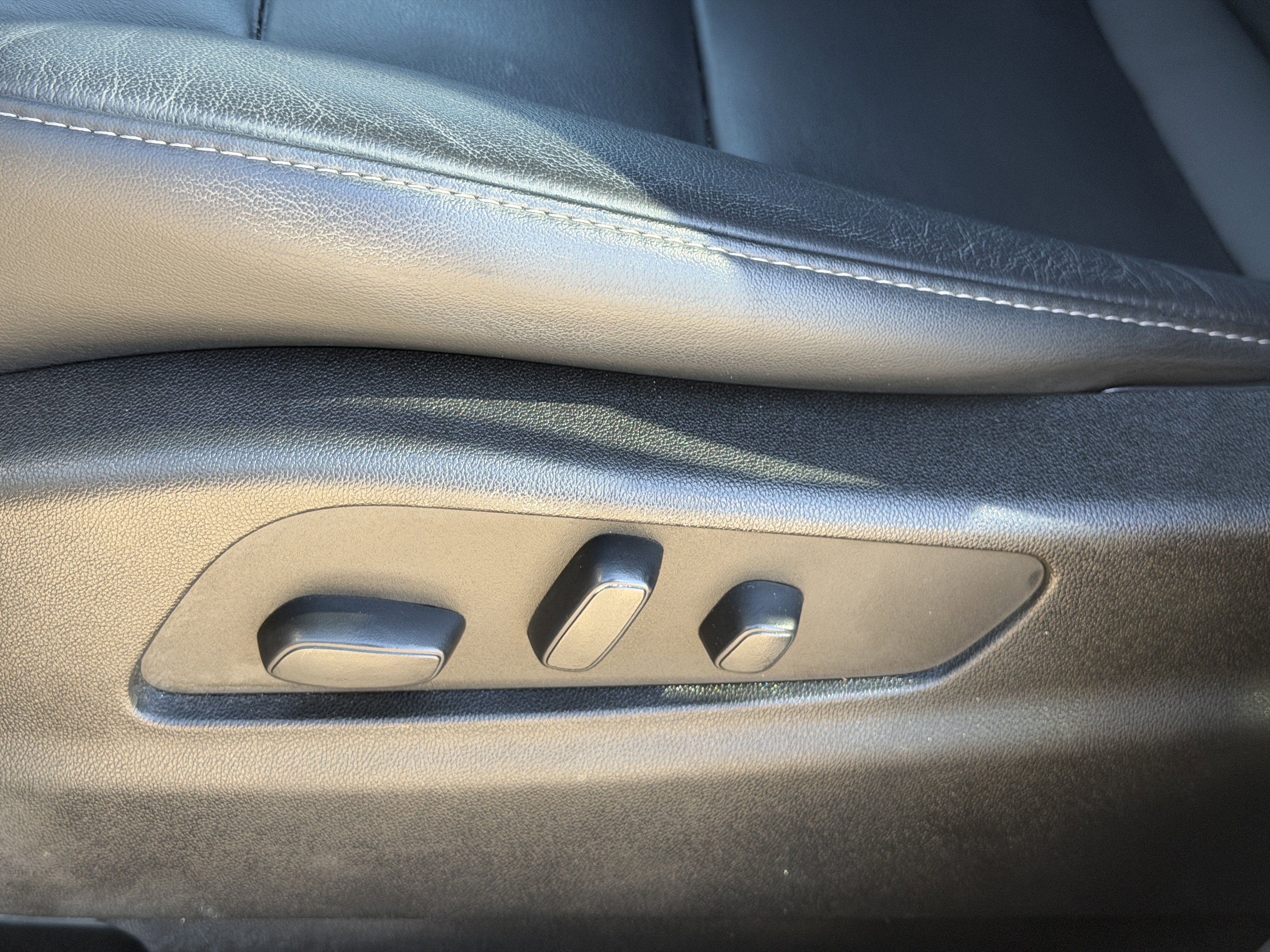 Certified 2022 Cadillac XT4 Premium Luxury w/ Enhanced Visibility Package image 20