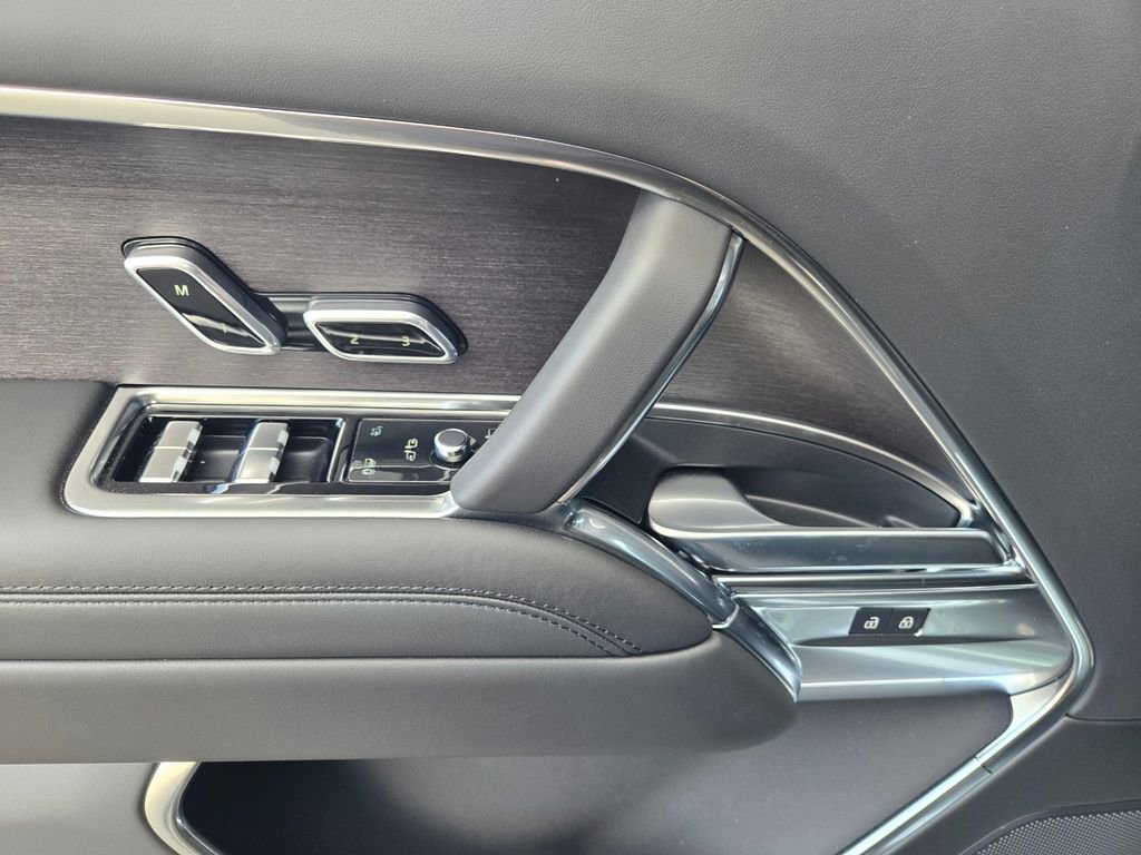 New 2026 Land Rover Range Rover SE image 12