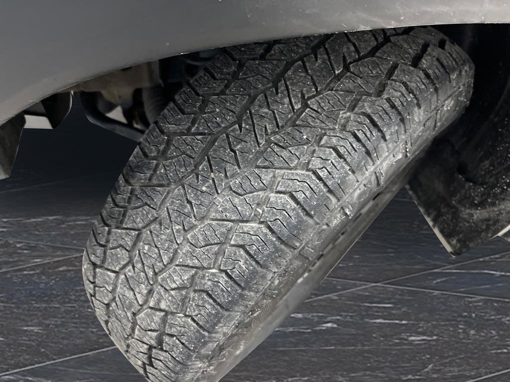 Used 2023 Nissan Frontier PRO-4X image 39