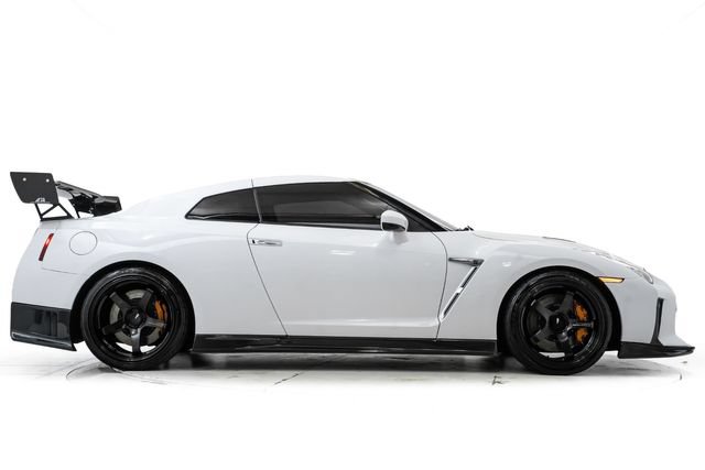 Used 2016 Nissan GT-R Black Edition AWD/4WD image 5