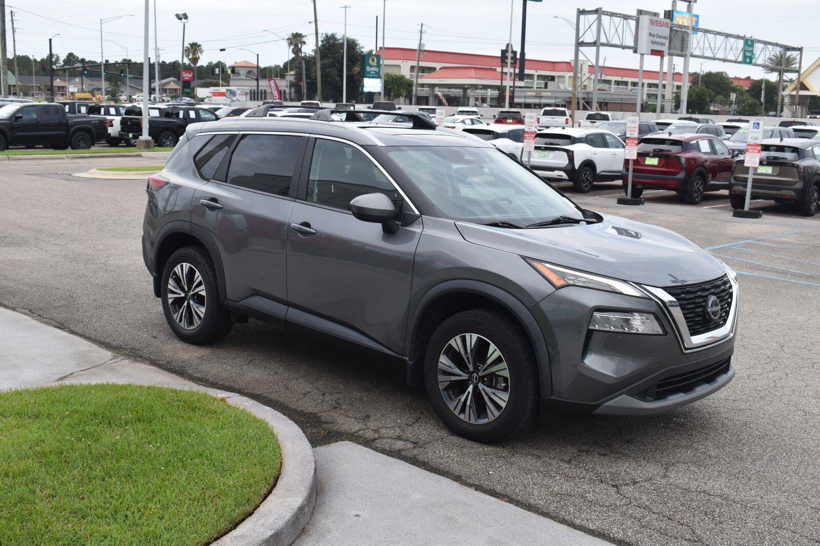 Used 2023 Nissan Rogue SV w/ SV Premium B Package FWD image 15