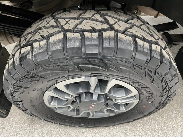 Used 2024 GMC Sierra 3500 SLT w/ SLT Convenience Package AWD/4WD image 17