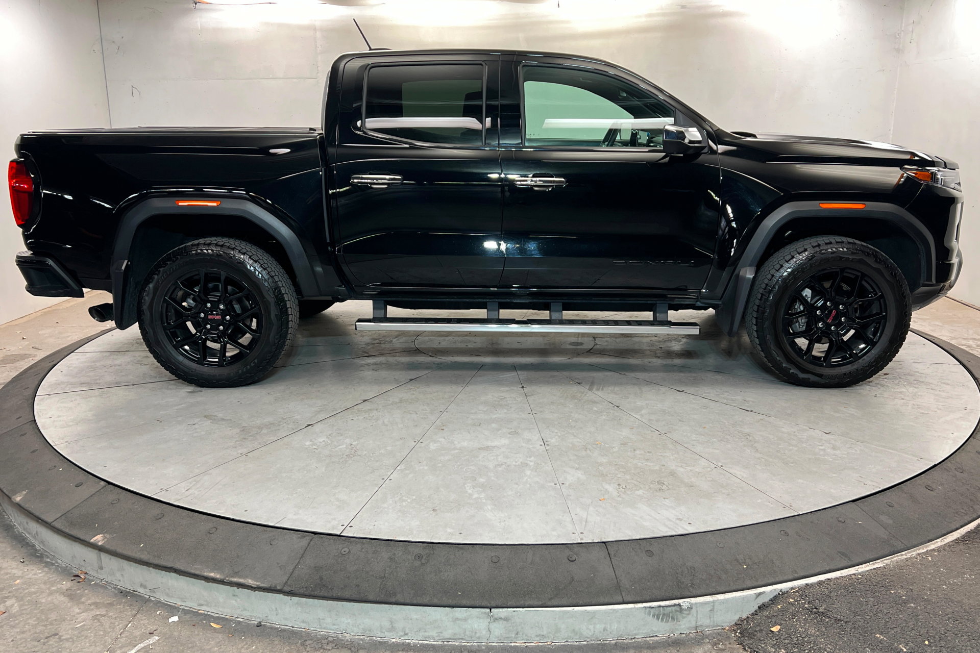 Used 2024 GMC Canyon Denali w/ LPO, Denali Black Edition AWD/4WD image 7