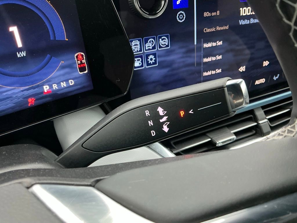 Used 2025 Chevrolet Equinox EV LT image 29