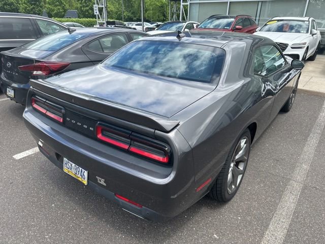 Used 2016 Dodge Challenger SXT w/ Driver Convenience Group RWD image 11