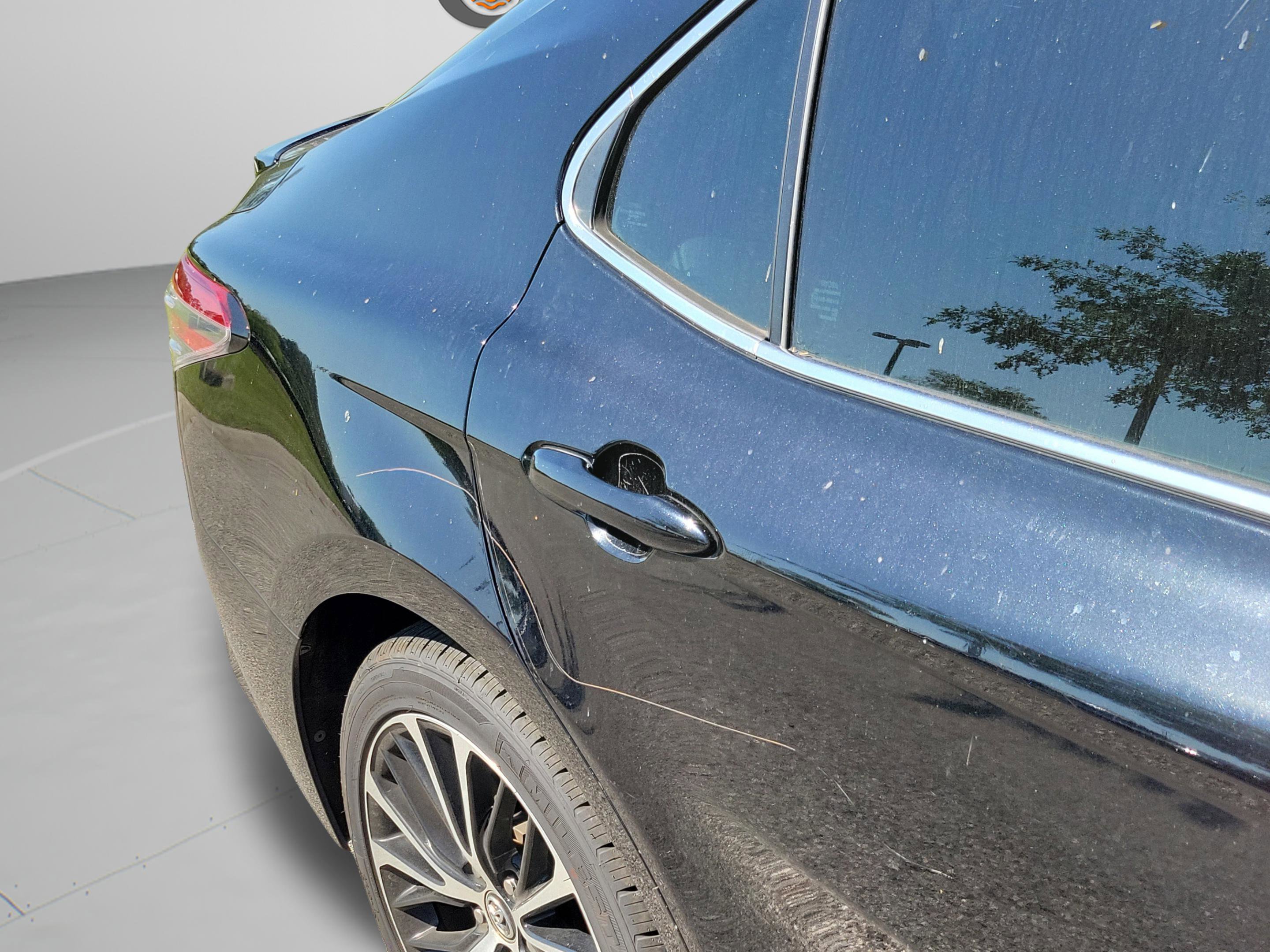 Used 2018 Toyota Camry SE FWD image 19