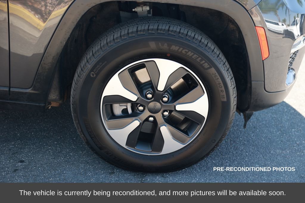 Used 2023 Jeep Grand Cherokee 4WD 4xe image 8