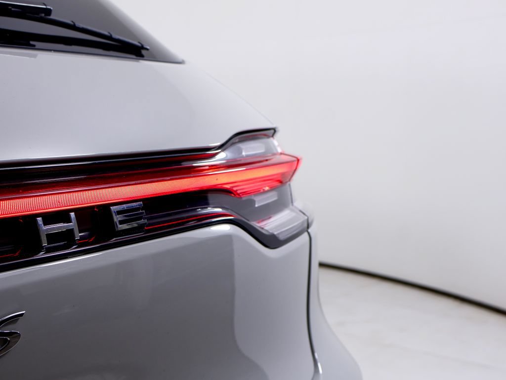 Certified 2023 Porsche Macan S w/ Premium Package AWD/4WD image 13