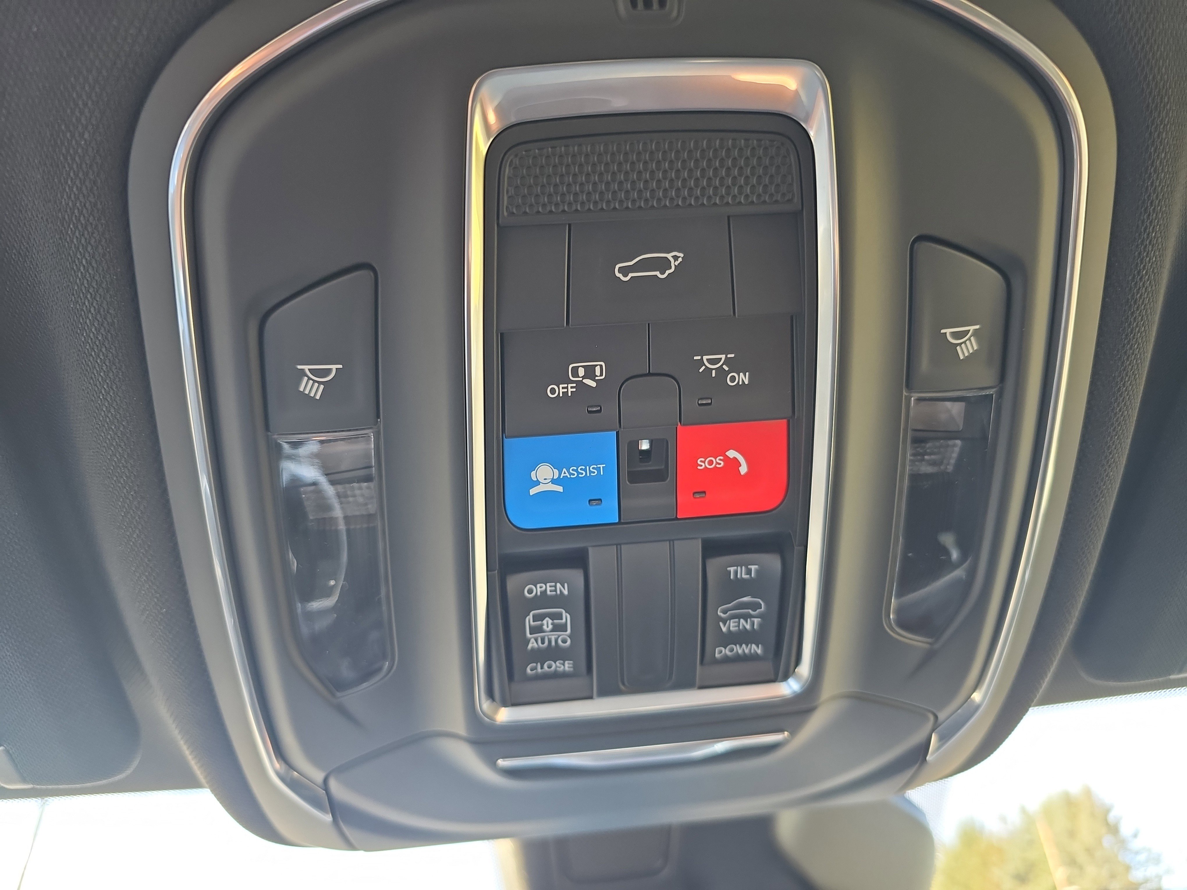 New 2025 Jeep Grand Cherokee Altitude image 32