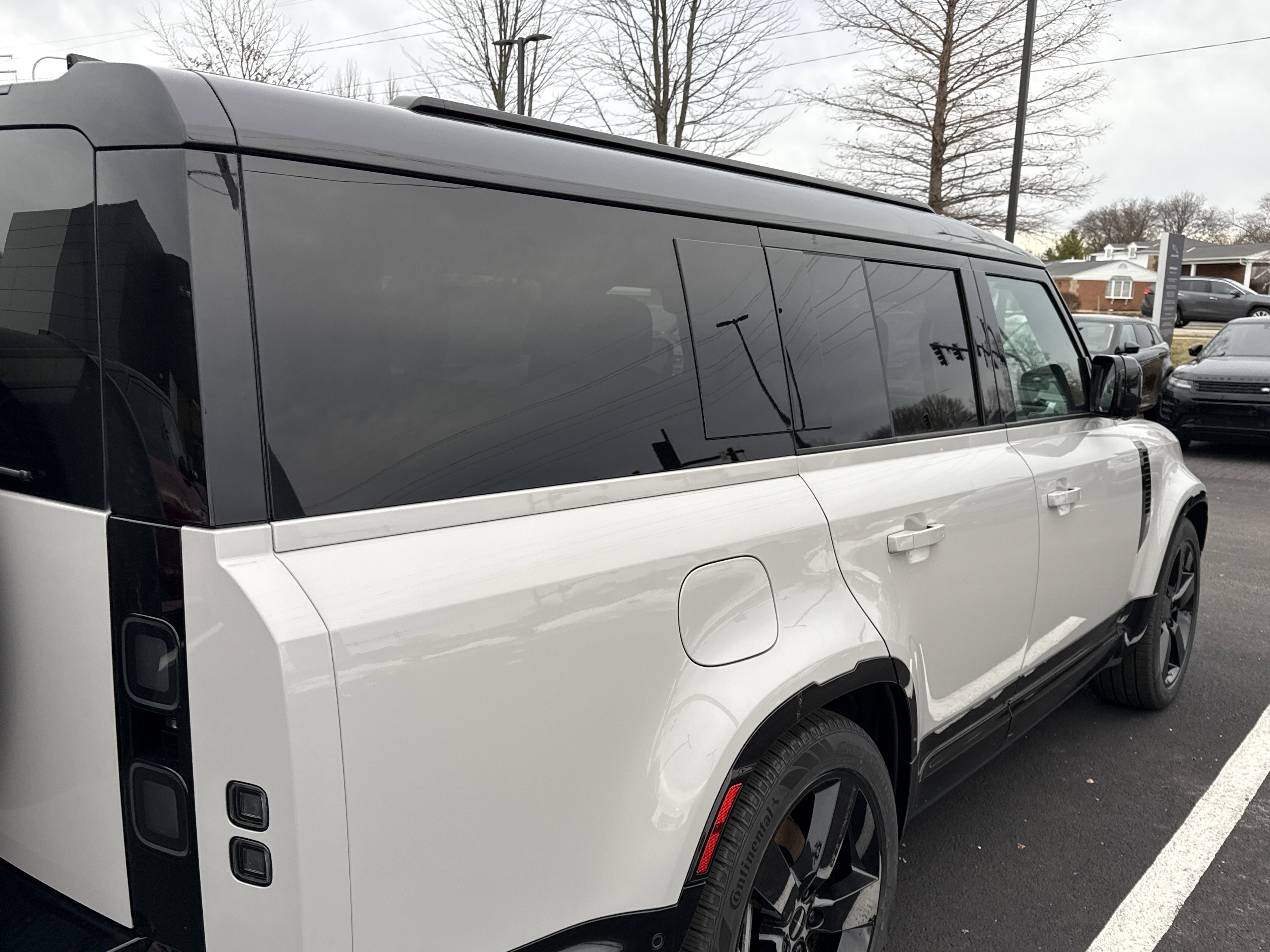 New 2026 Land Rover Defender 130 X-Dynamic SE image 4