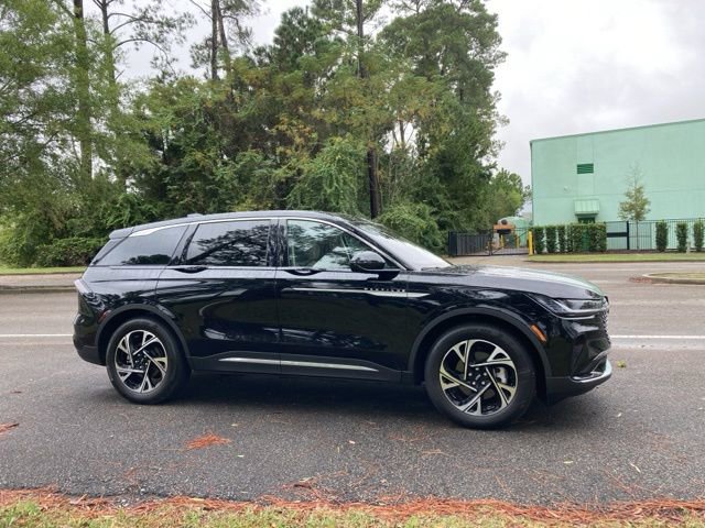 Used 2025 Lincoln Nautilus Premier w/ Equipment Group 102A image 2