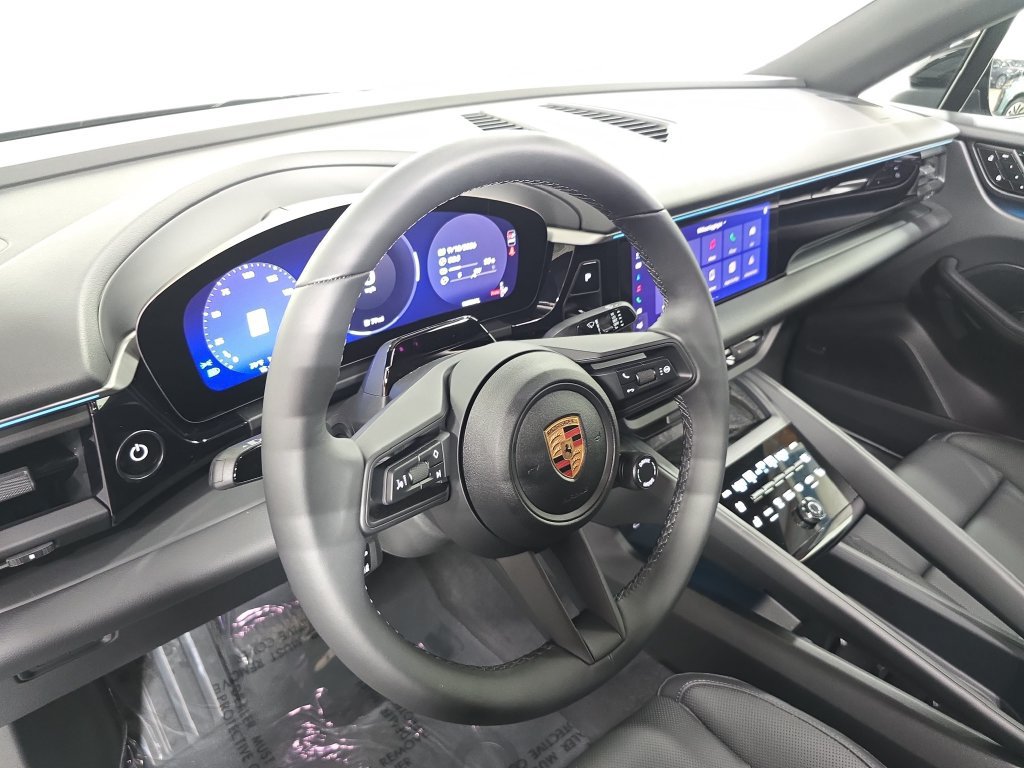 New 2026 Porsche Macan Electric RWD image 4