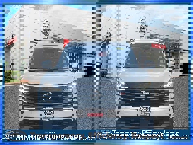 Certified 2025 Nissan Kicks SR image 2