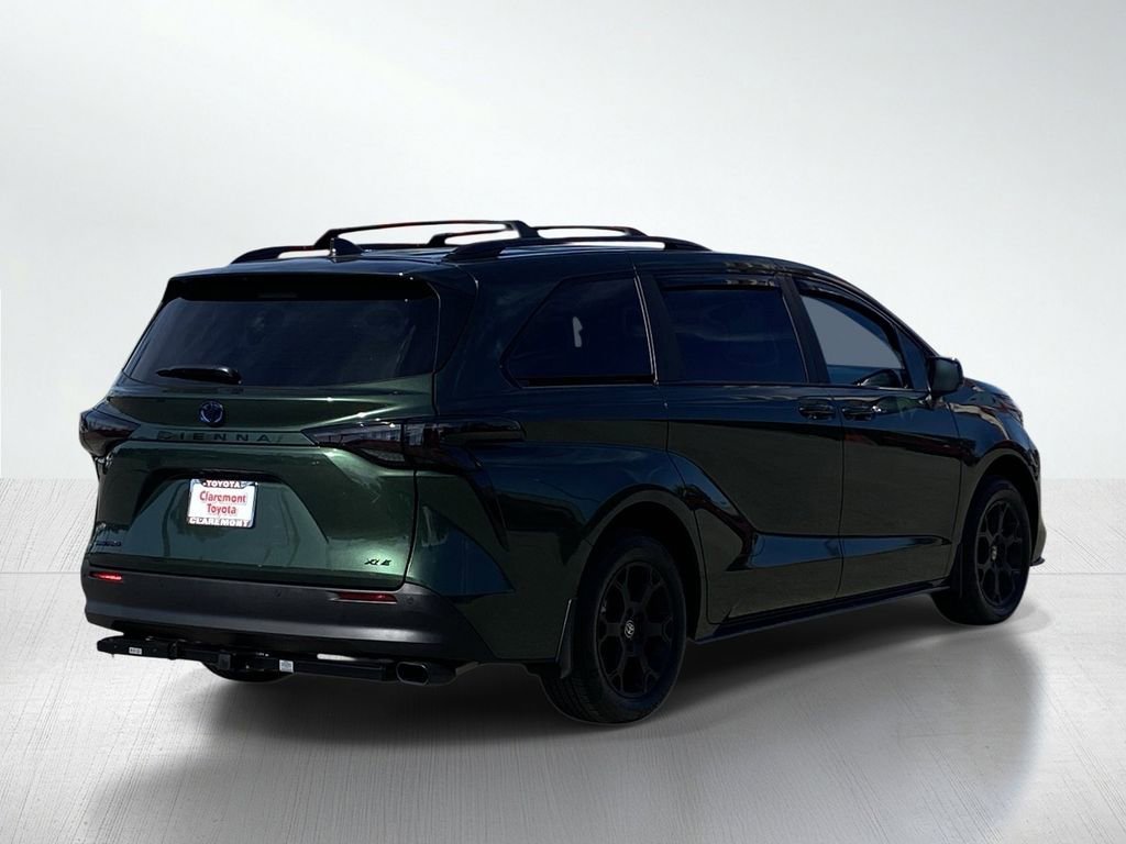 Certified 2025 Toyota Sienna XLE Woodland Edition image 8