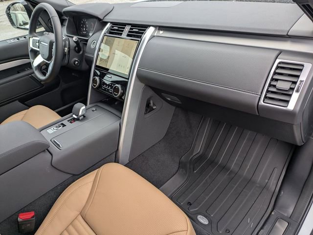 New 2026 Land Rover Discovery Dynamic SE image 19