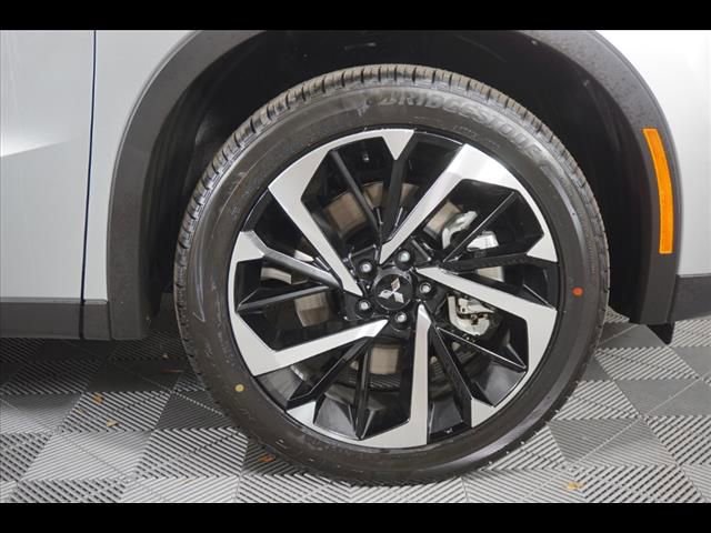 Used 2025 Mitsubishi Outlander SE image 28