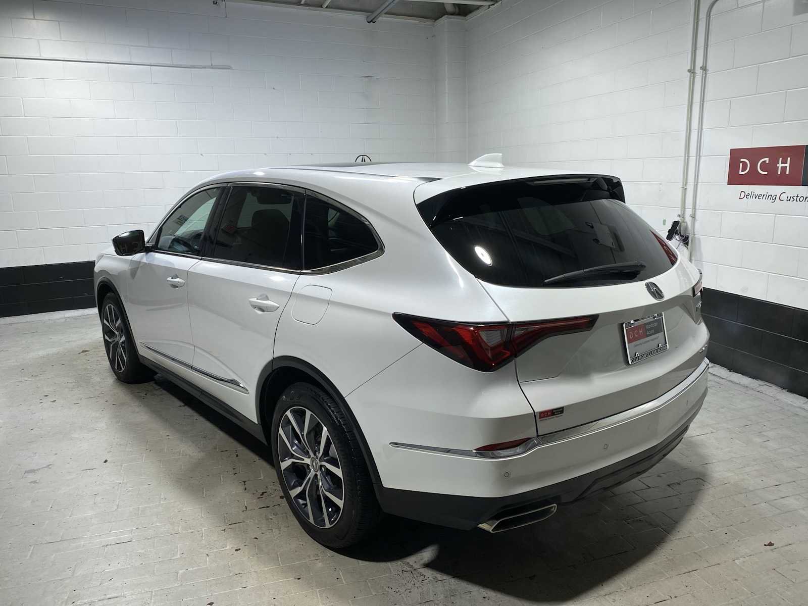 Certified 2023 Acura MDX SH-AWD w/ Technology Package image 4