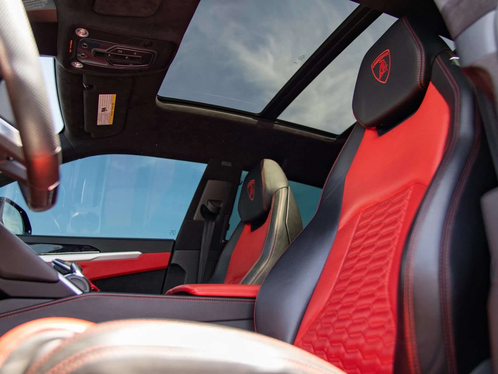 Used 2019 Lamborghini Urus AWD/4WD image 33