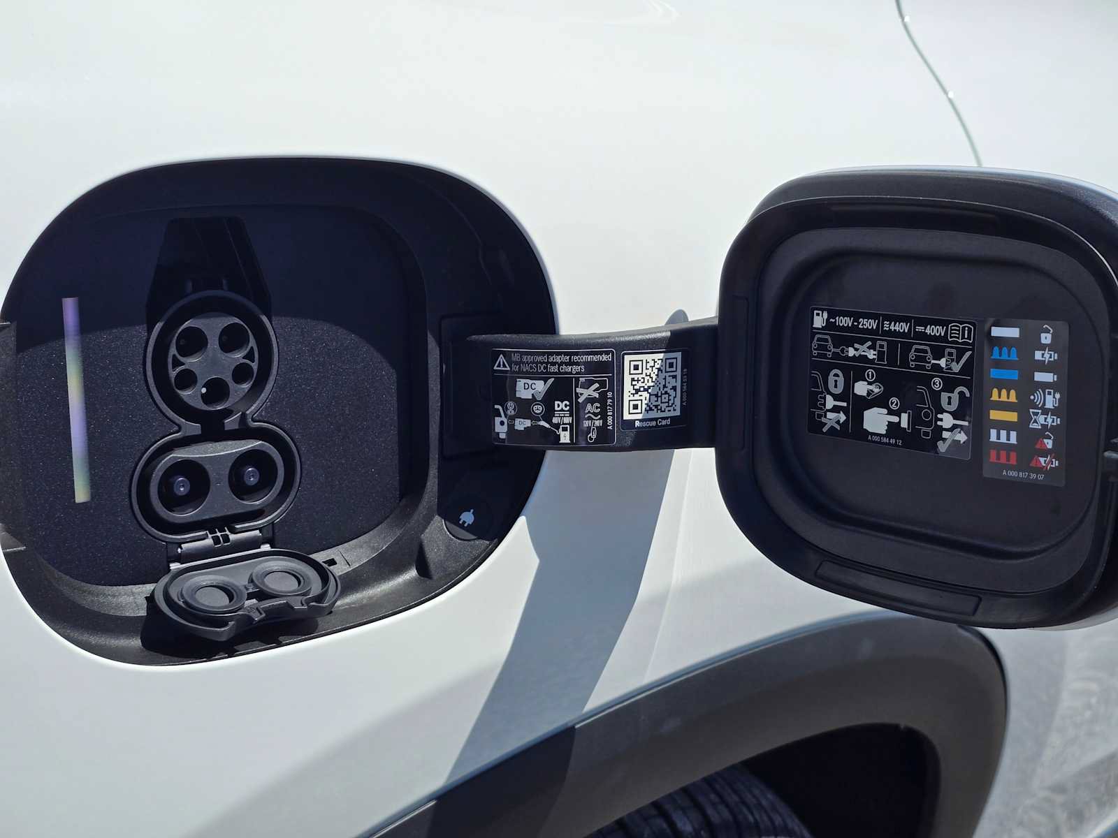 New 2026 Mercedes-Benz EQS 400 4MATIC SUV image 19