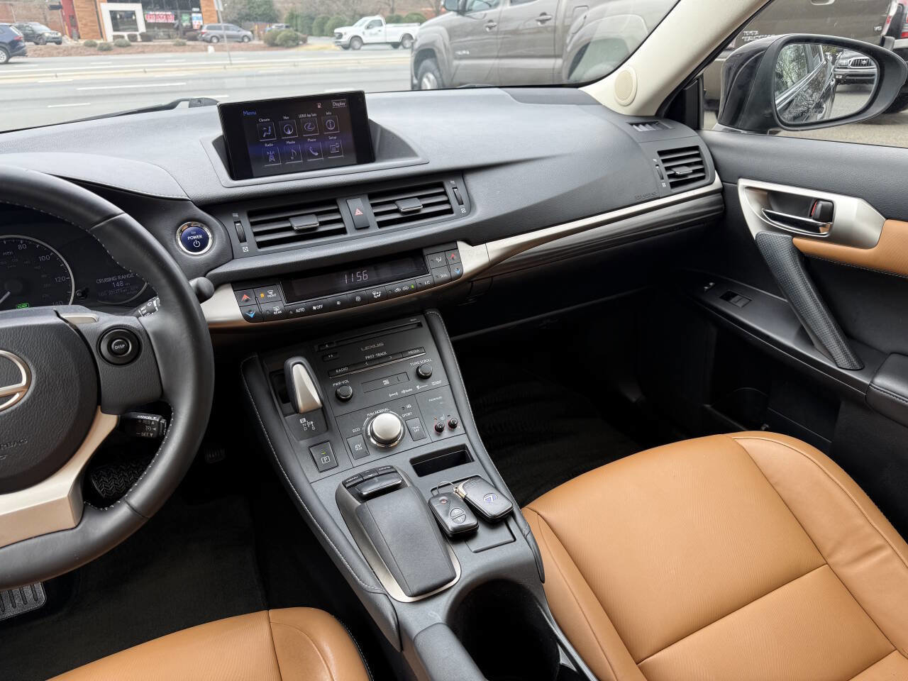 Used 2014 Lexus CT 200h image 19