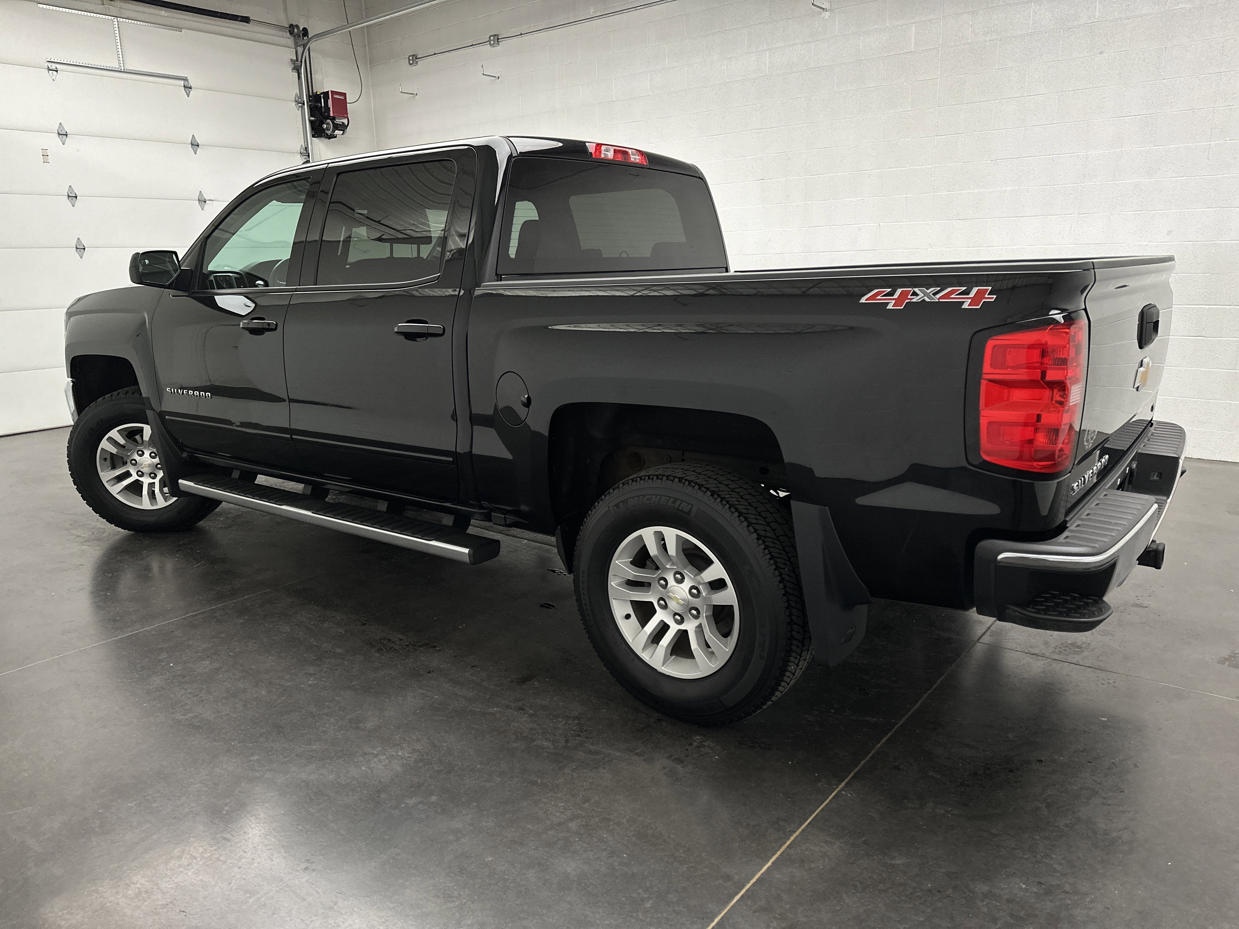Used 2017 Chevrolet Silverado 1500 LT w/ All Star Edition AWD/4WD image 6