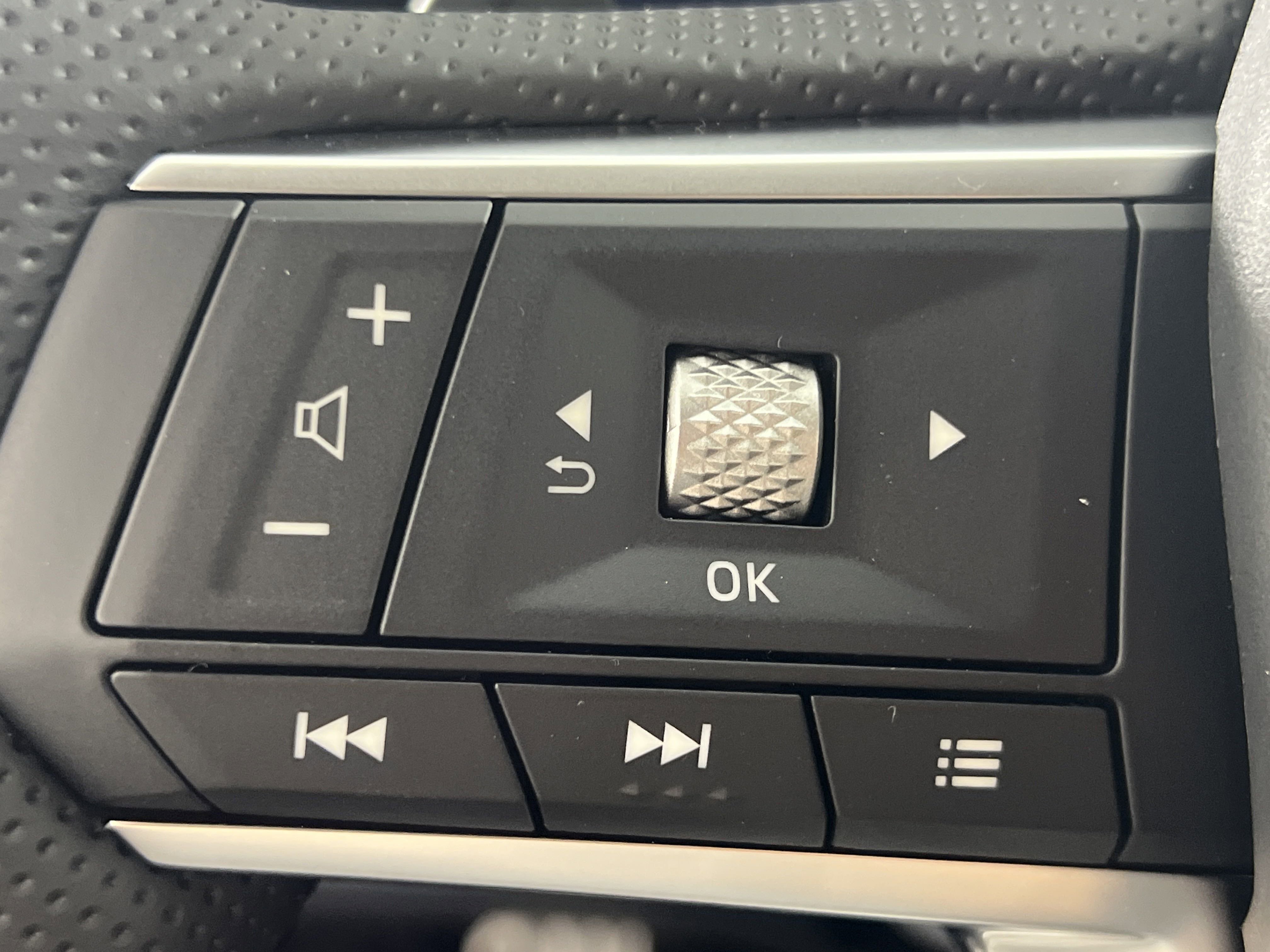 New 2025 Mitsubishi Outlander SEL image 18