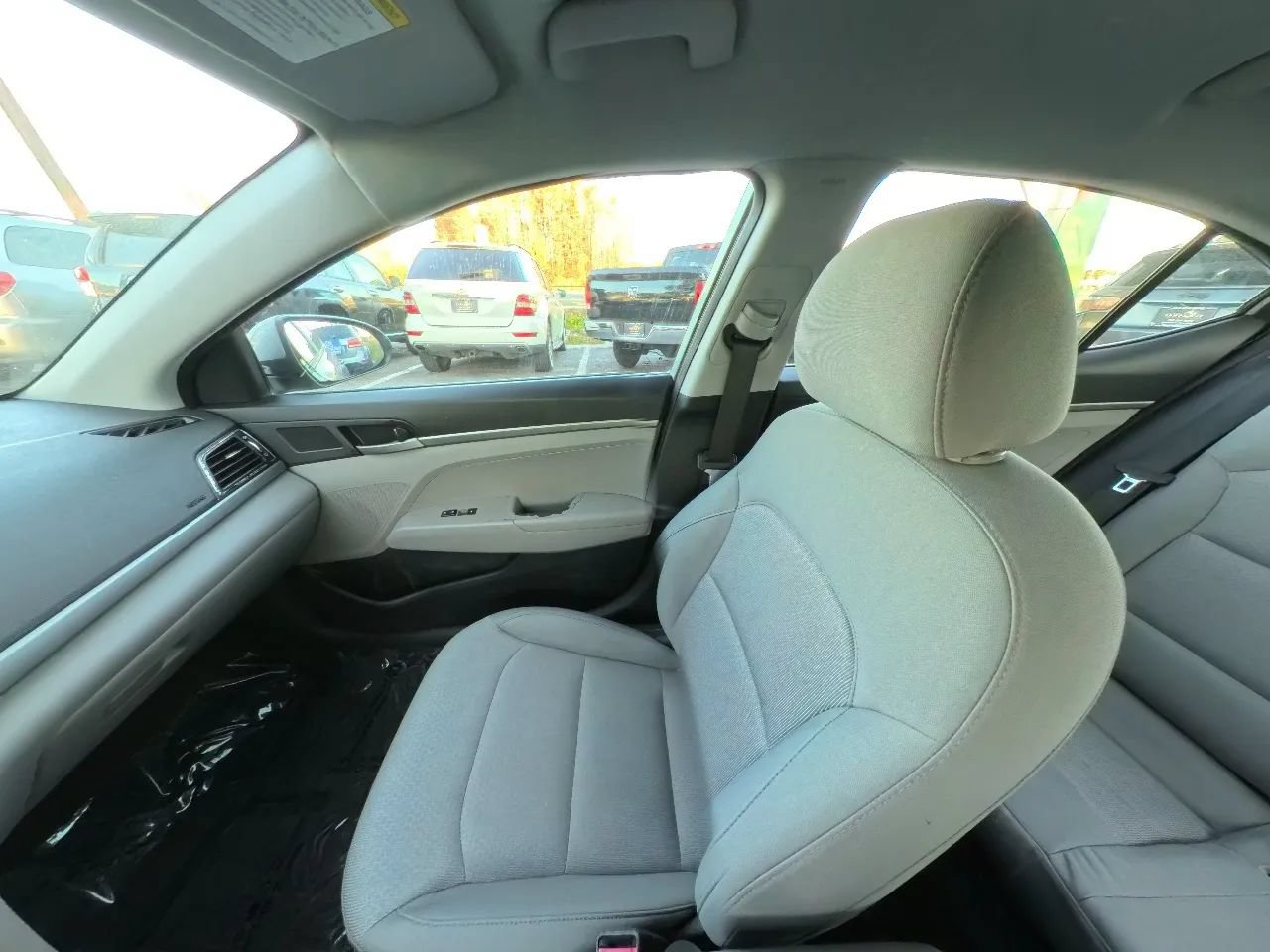 Used 2017 Hyundai Elantra SE FWD image 25