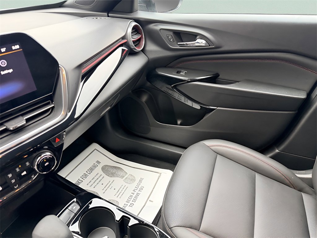 Used 2025 Chevrolet Trax RS w/ Driver Confidence Package image 29