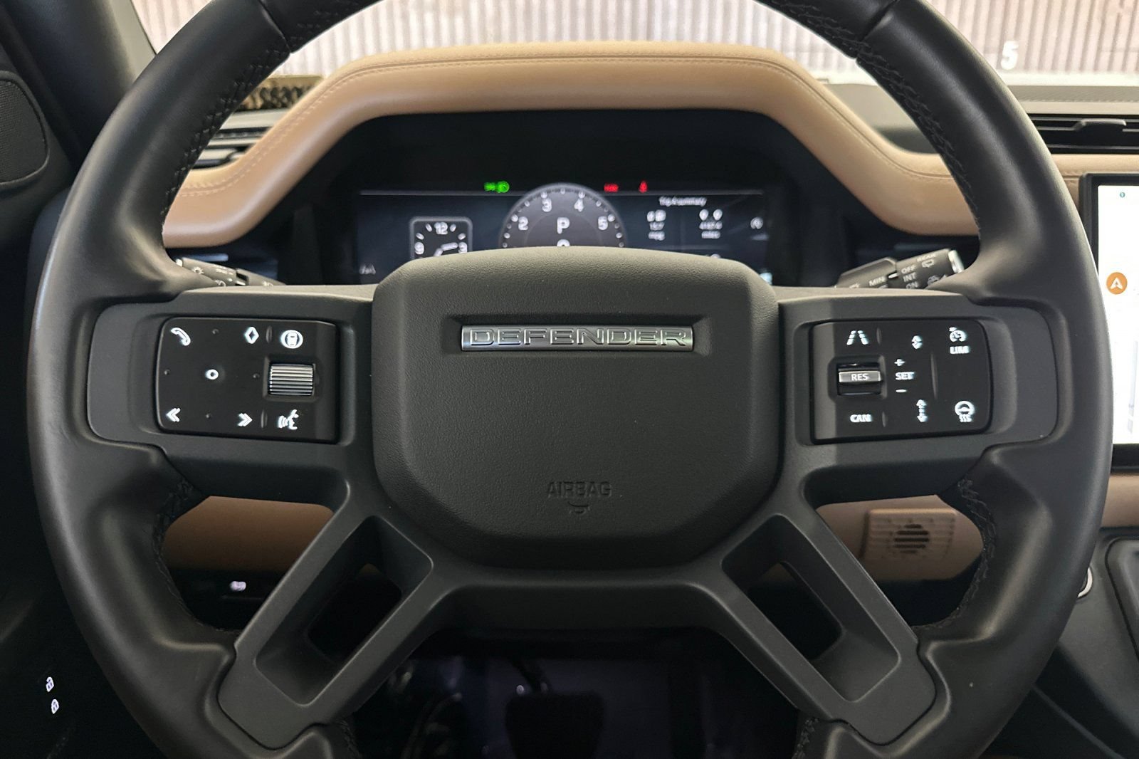 Used 2025 Land Rover Defender 110 X-Dynamic SE AWD/4WD image 28