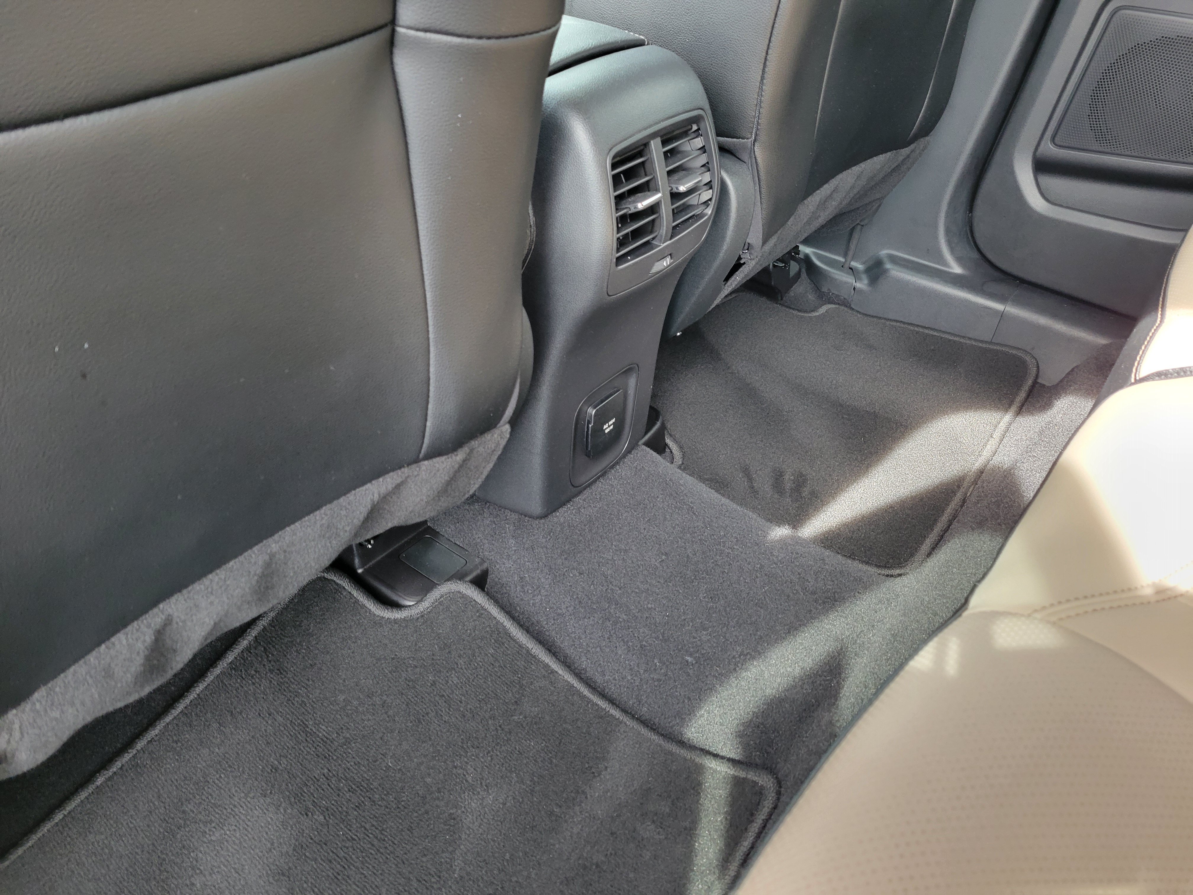 Used 2020 Ford Escape Titanium FWD image 33