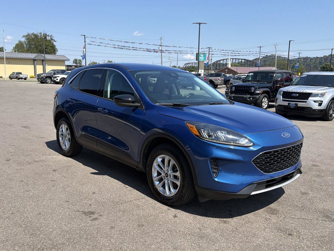 Used 2022 Ford Escape SE AWD/4WD image 3