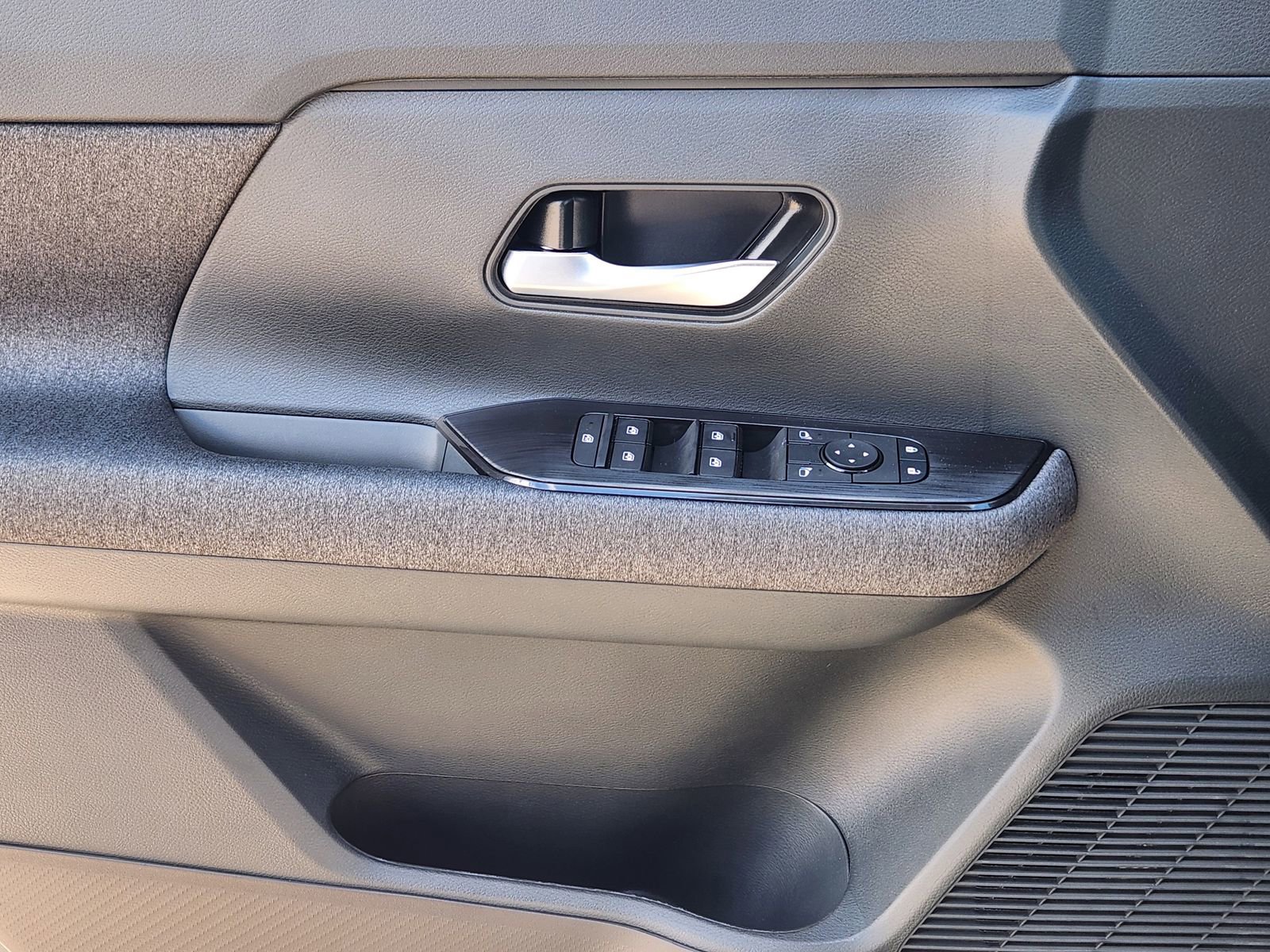 New 2025 Nissan Kicks SV w/ SV Premium Package image 19