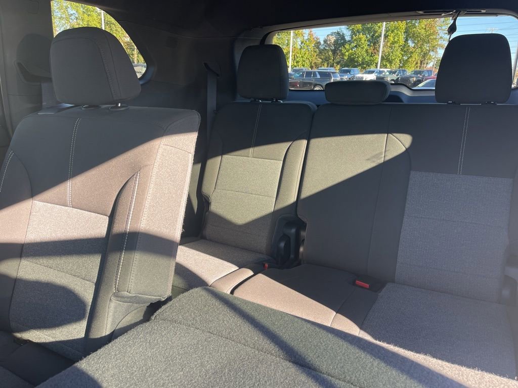 Used 2025 GMC Acadia Elevation FWD image 14