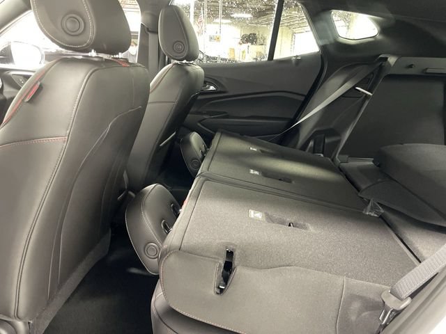 Used 2025 Chevrolet Trax RS w/ Sunroof Package FWD image 24