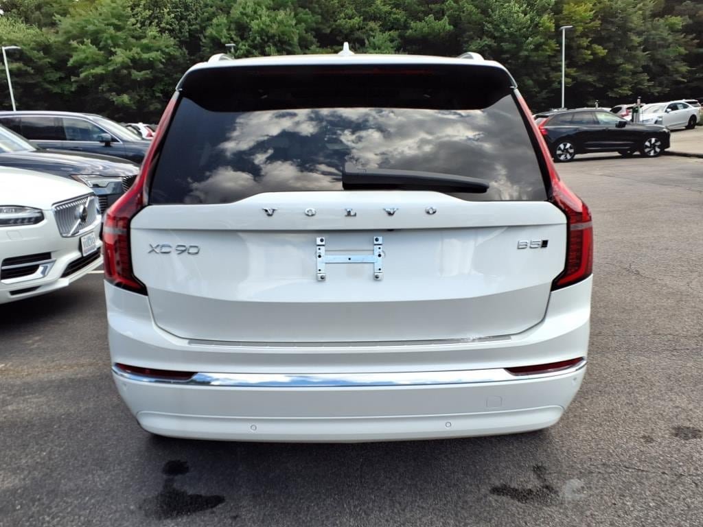 New 2026 Volvo XC90 B5 Plus w/ Protection Package Premier AWD/4WD image 4