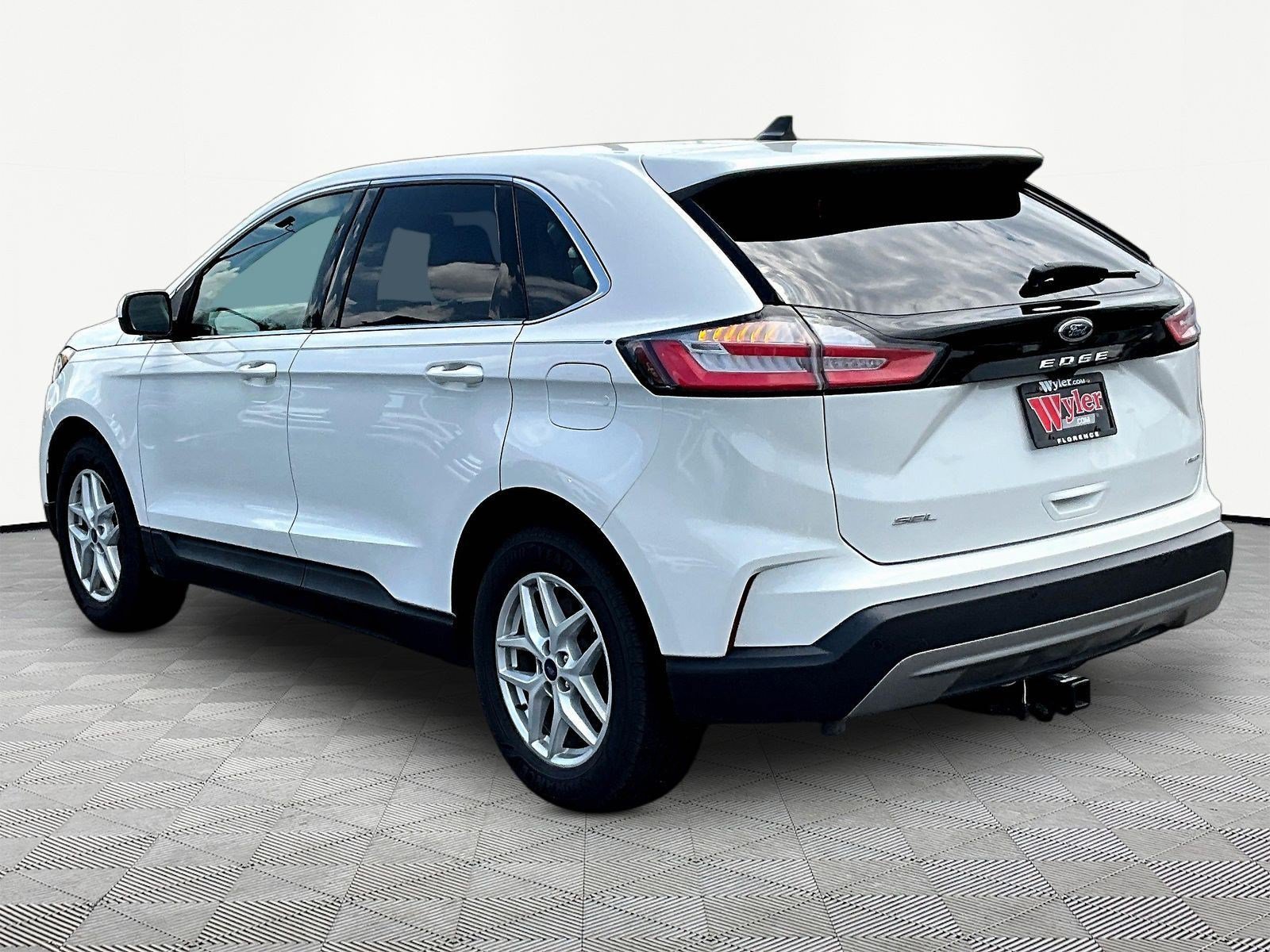 Used 2022 Ford Edge SEL w/ Convenience Package AWD/4WD image 4