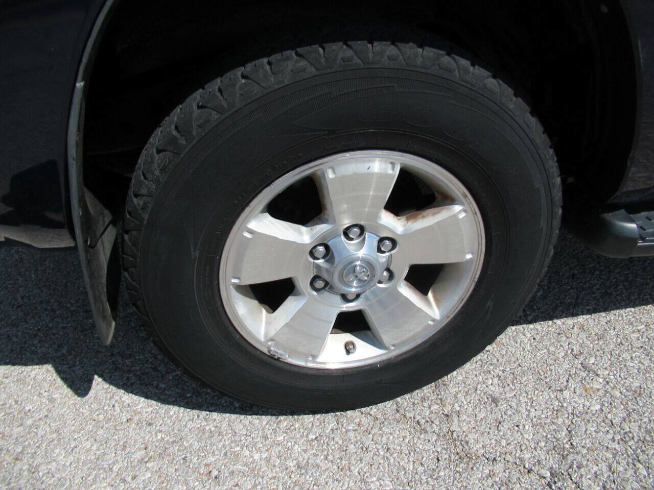 Used 2006 Toyota 4Runner SR5 AWD/4WD image 4