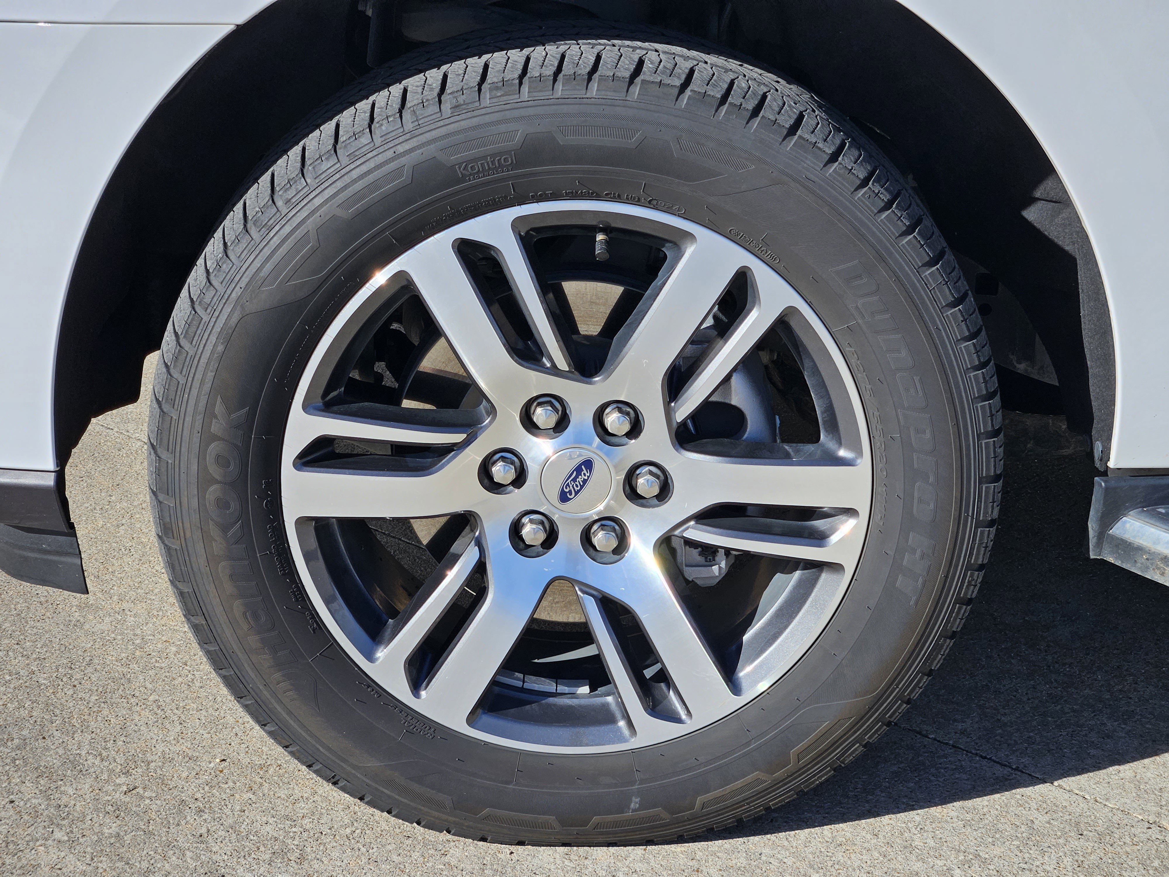 Used 2023 Ford Expedition XLT image 13