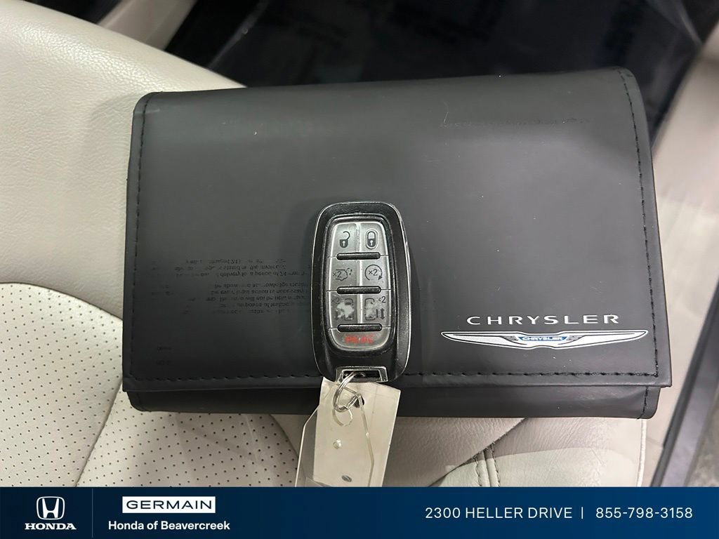 Used 2018 Chrysler Pacifica Touring-L FWD image 32