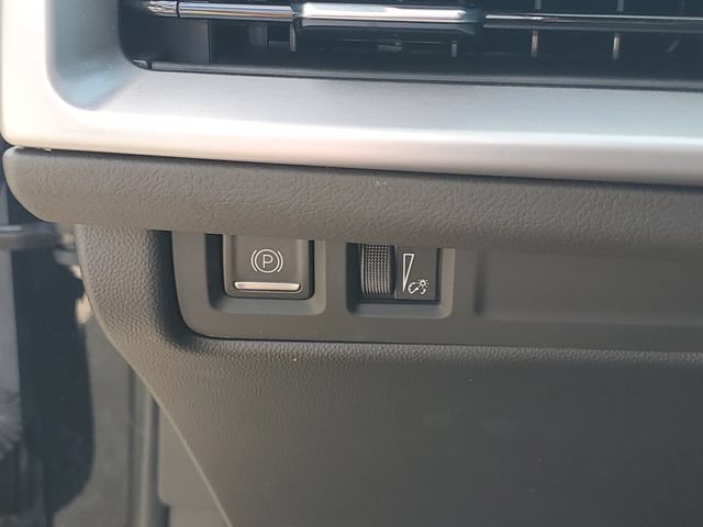 Certified 2024 Cadillac XT4 Premium Luxury AWD/4WD image 14