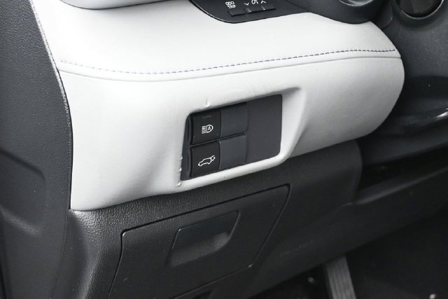Used 2022 Toyota Highlander LE AWD/4WD image 21