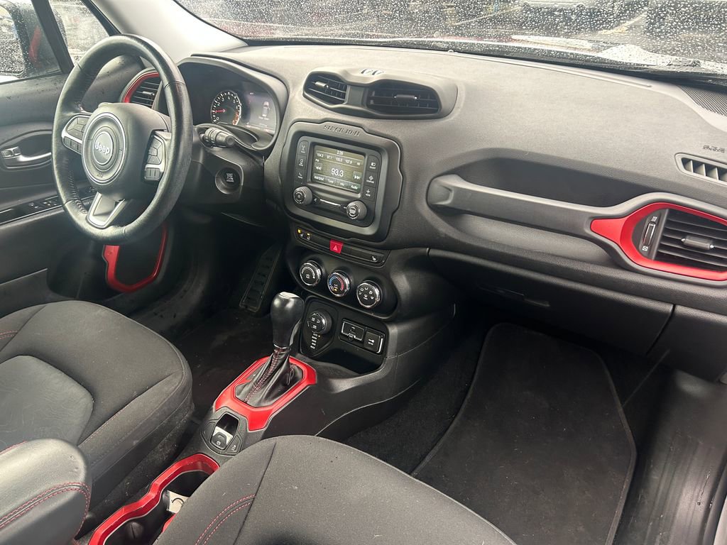 Used 2015 Jeep Renegade Trailhawk w/ Cold Weather Group image 30
