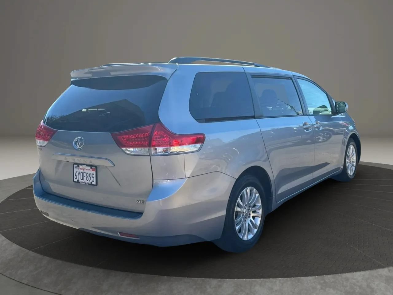 Used 2013 Toyota Sienna XLE FWD image 5