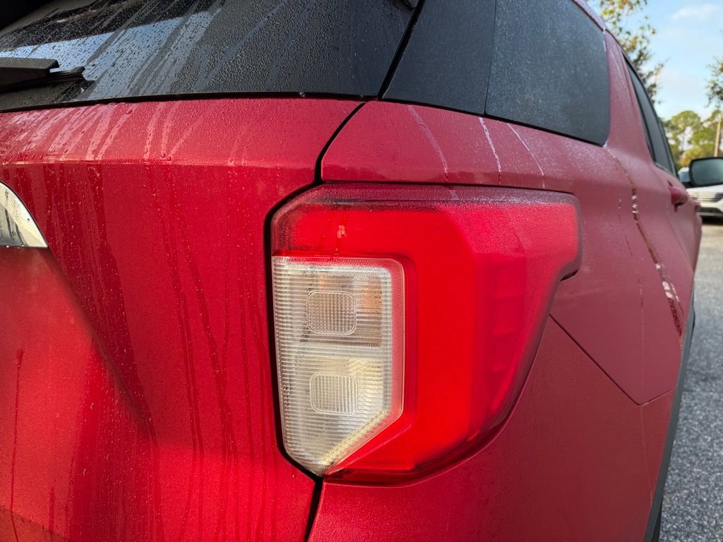 Used 2021 Ford Explorer XLT w/ Equipment Group 202A image 11