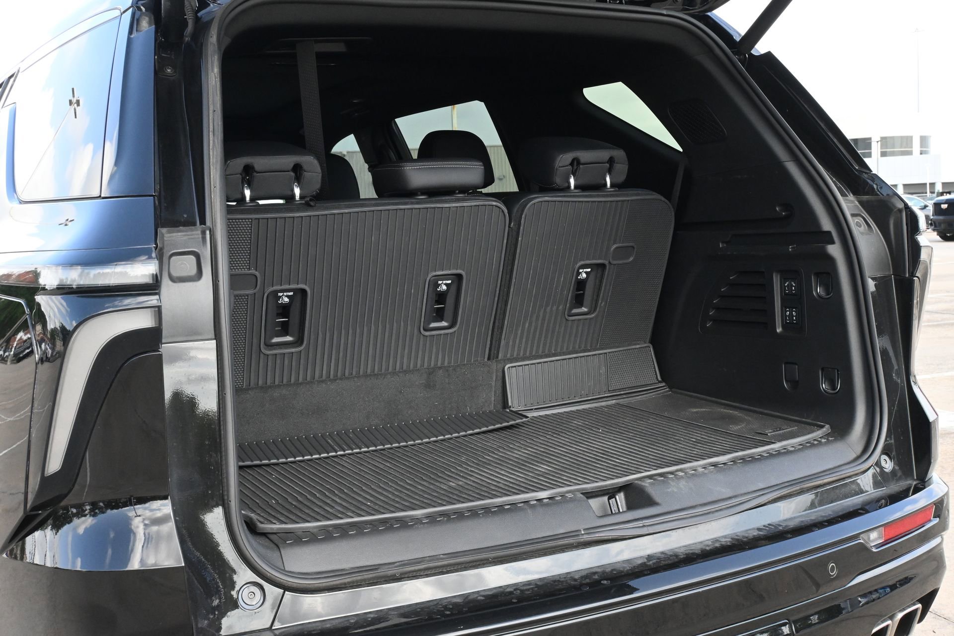 Used 2025 Chevrolet Traverse High Country FWD image 23