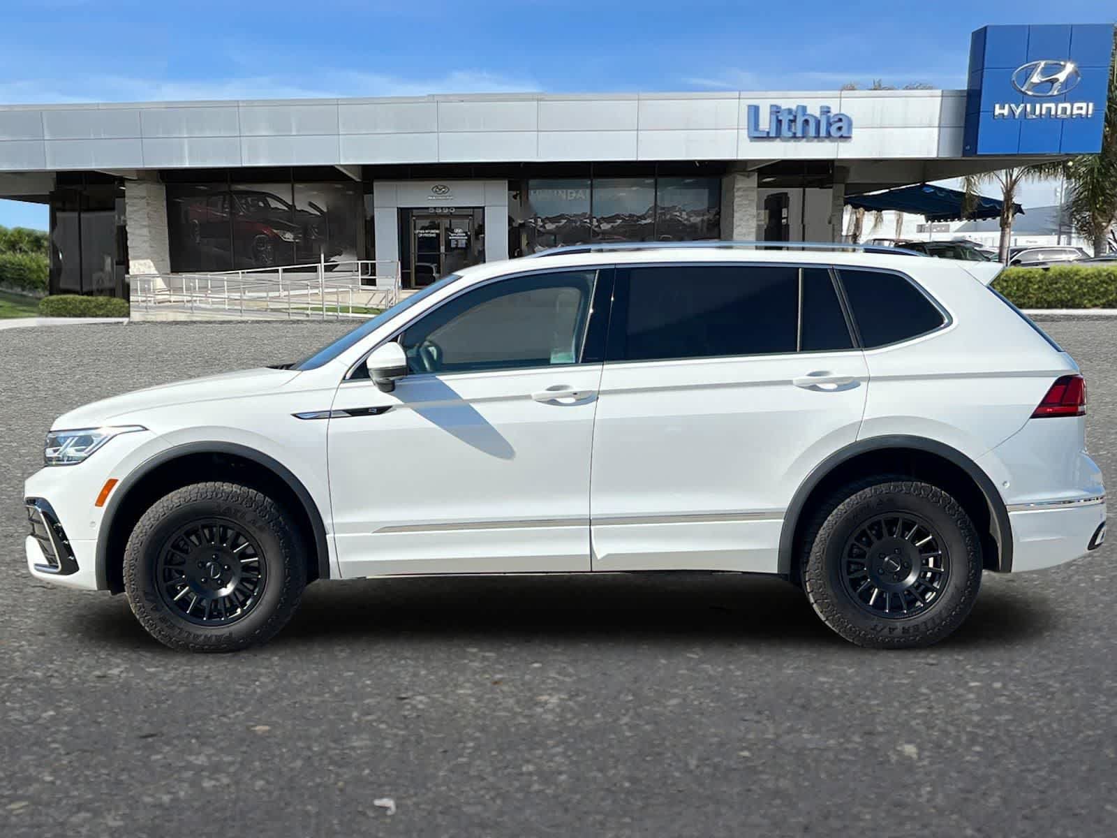 Used 2024 Volkswagen Tiguan SEL R-Line AWD/4WD image 6