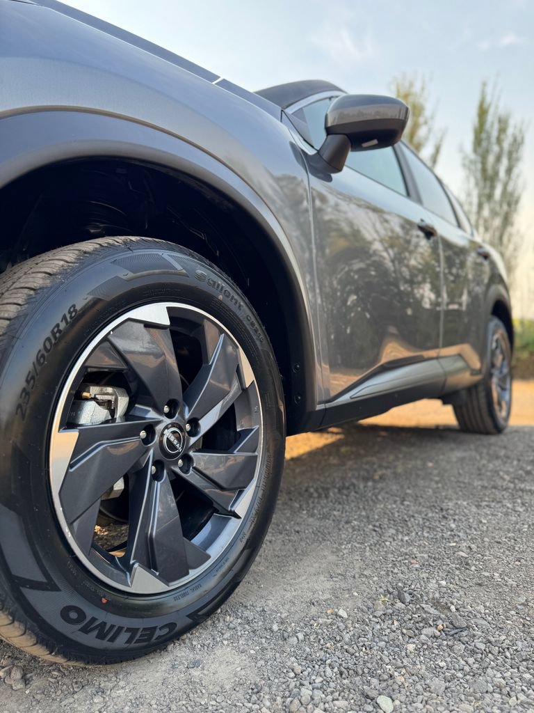 Used 2025 Nissan Rogue SV FWD image 39