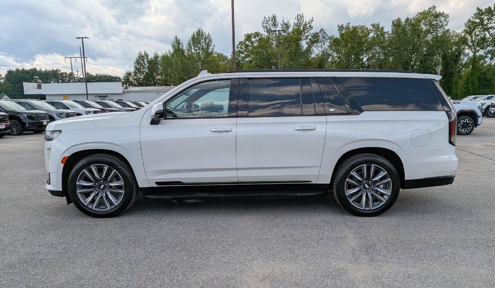 Used 2022 Cadillac Escalade ESV Sport Platinum AWD/4WD image 6