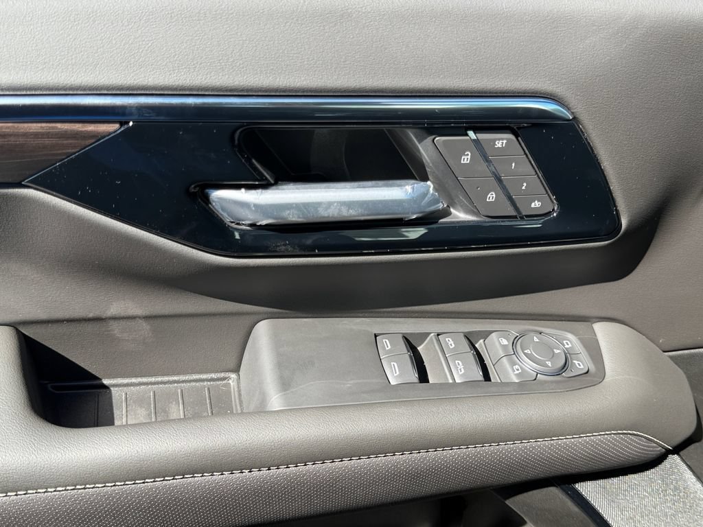 New 2026 Chevrolet Suburban Premier AWD/4WD image 11